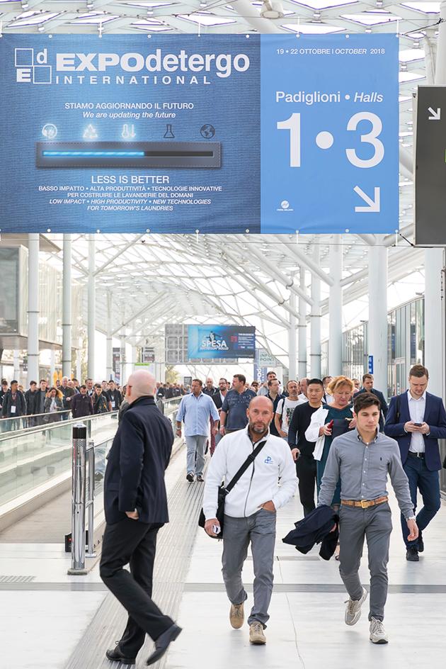 attendees arriving at EXPOdetergo