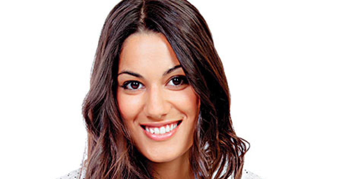 19029 02163 woman thumbs up web