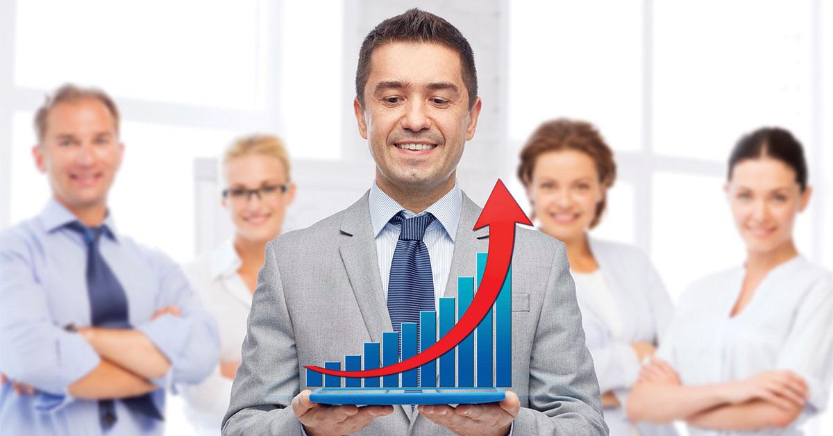 33594 121404 man holding chart web