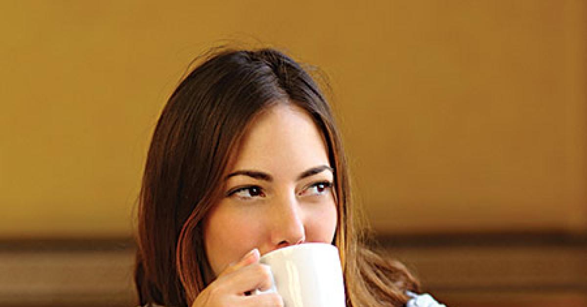 9875 02266 drinking coffee web