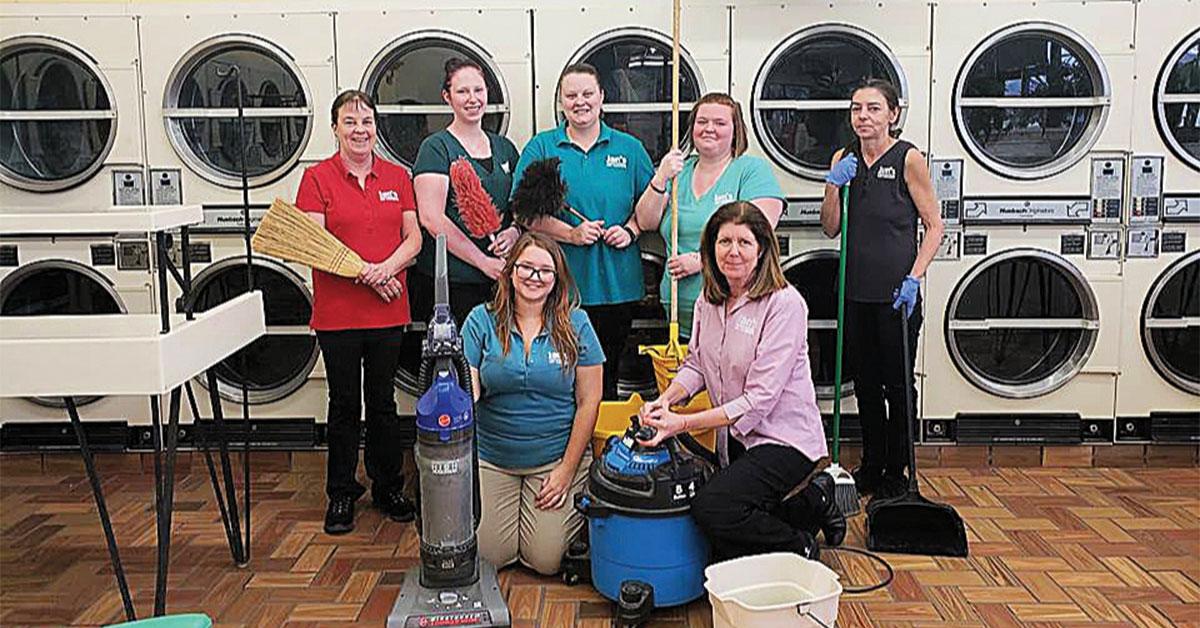 jans team with cleaning materials web