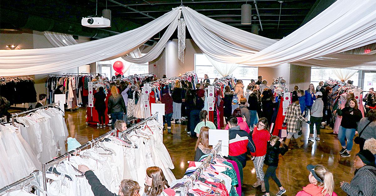 max i walker ultra chic boutique 2866 83 kaplan web