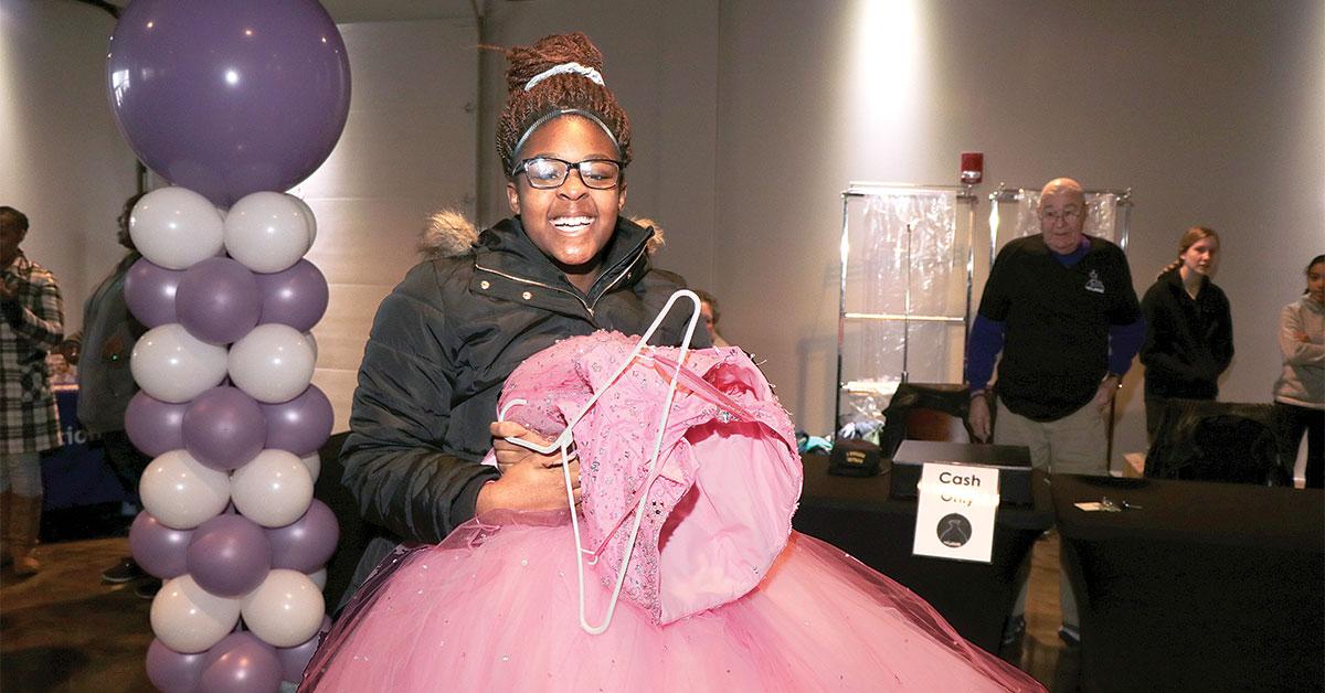 max i walker ultra chic boutique 2876 93 kaplan rev web