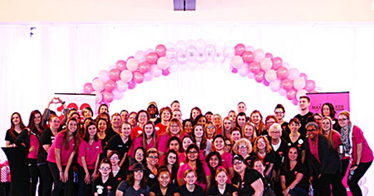 max i. walker 2017s ultra chic boutique volunteers pose for photo web