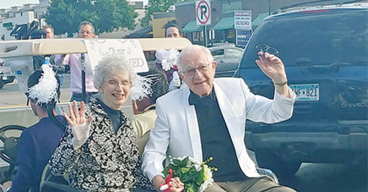 pilgrim couple wave goodbye web