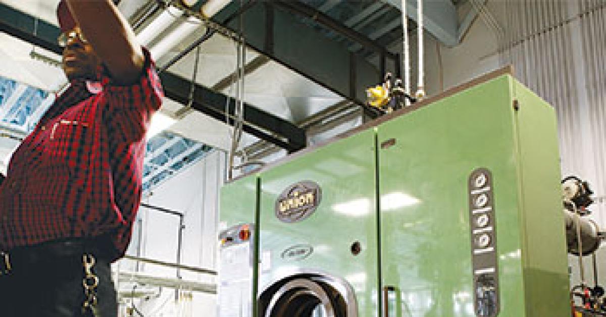 Dry cleaning machine