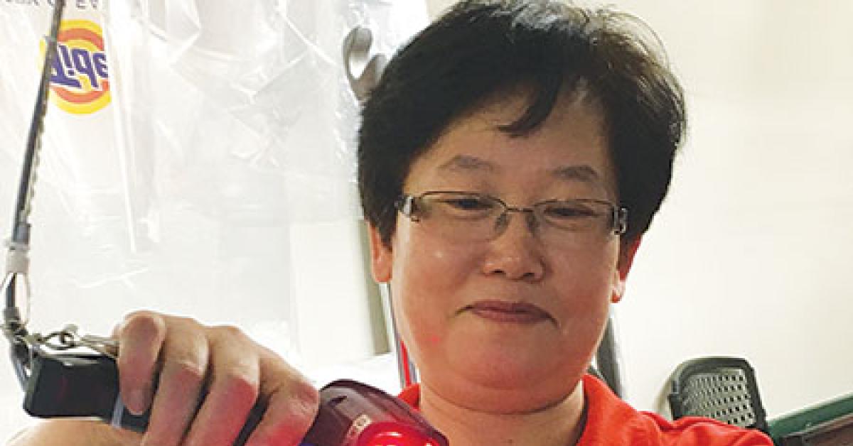 tide emory kim scanning barcode in assembly area img 0935 web