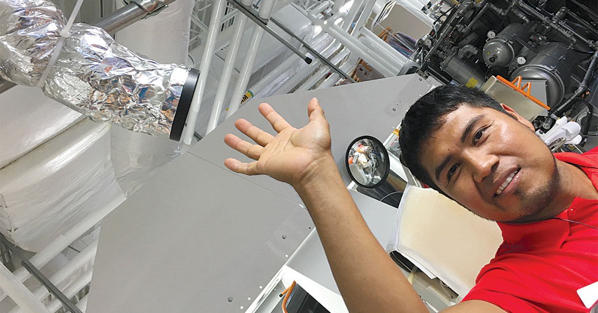 tims shot of head presser feeling air from personal cooling vent web