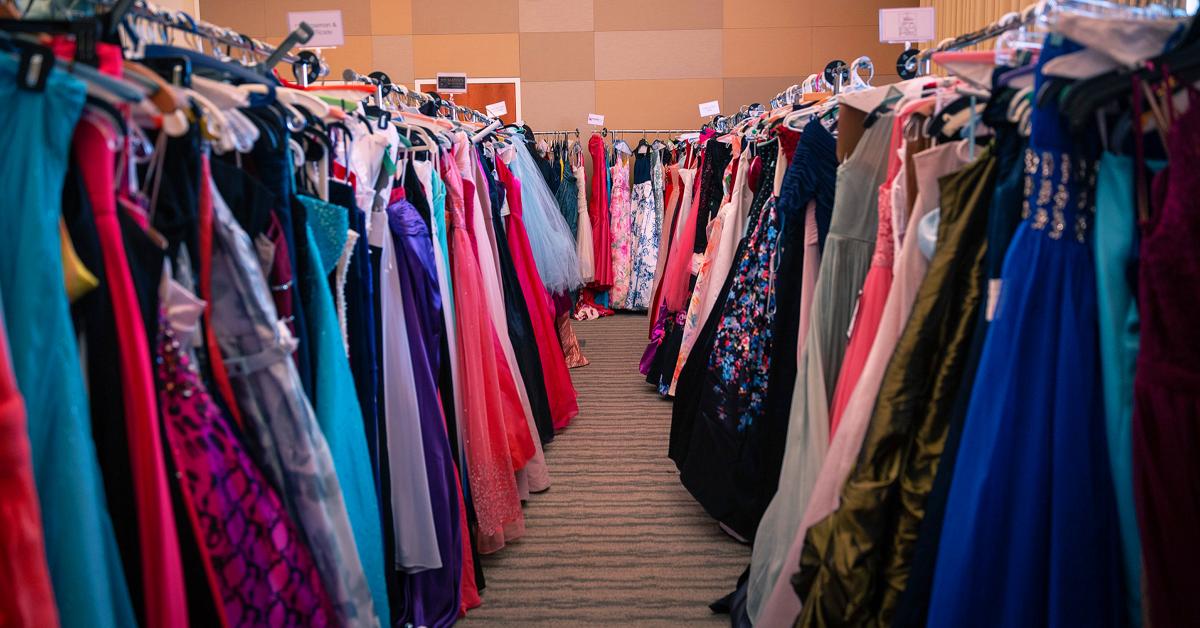 Illinois Dry Cleaner Working to Make Sure Students are ‘Prom Ready