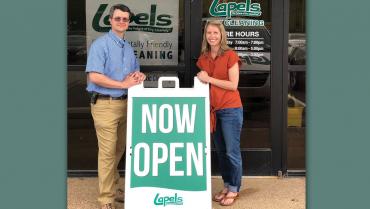 lapels jeff and ashley mitchell of lapels dry cleaning of olive branch web