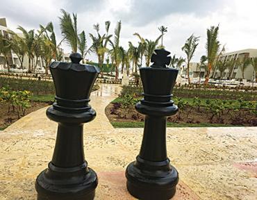 punta cana now onyk big chess pieces king and queen web